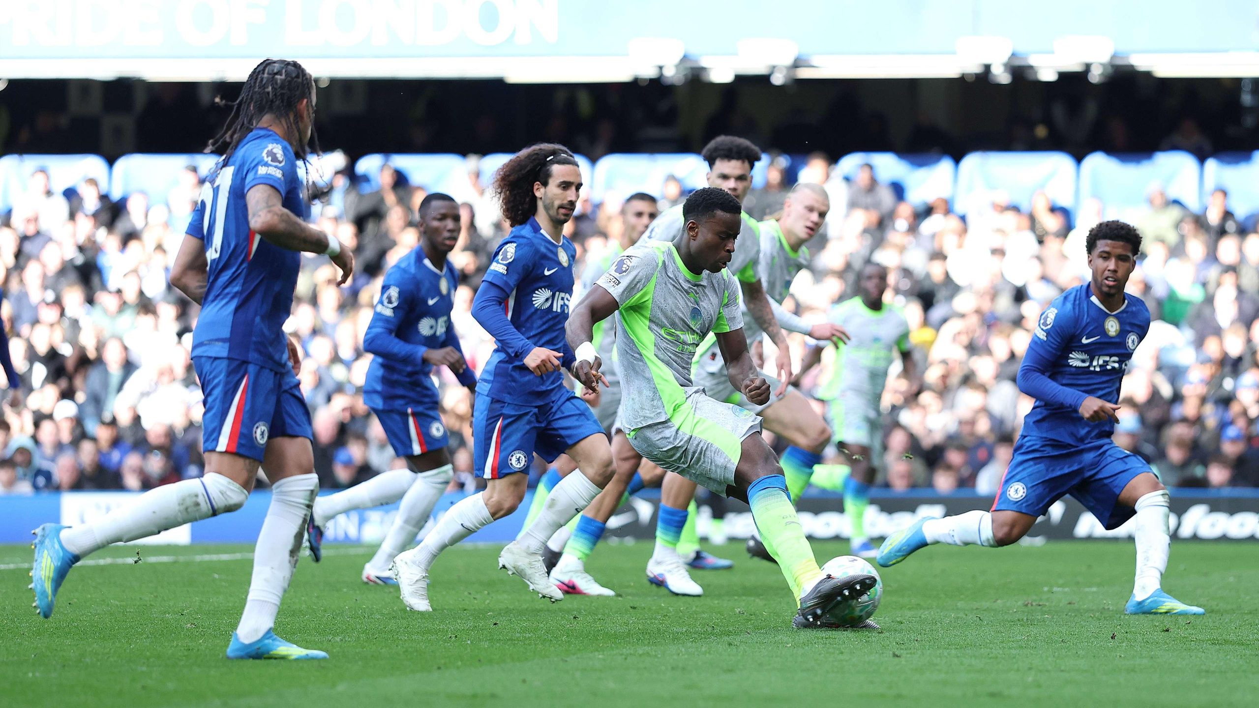 جدول ترتيب الدوري الإنجليزي بعد الجولة 32 صراع القمة يشتعل في البريميرليج