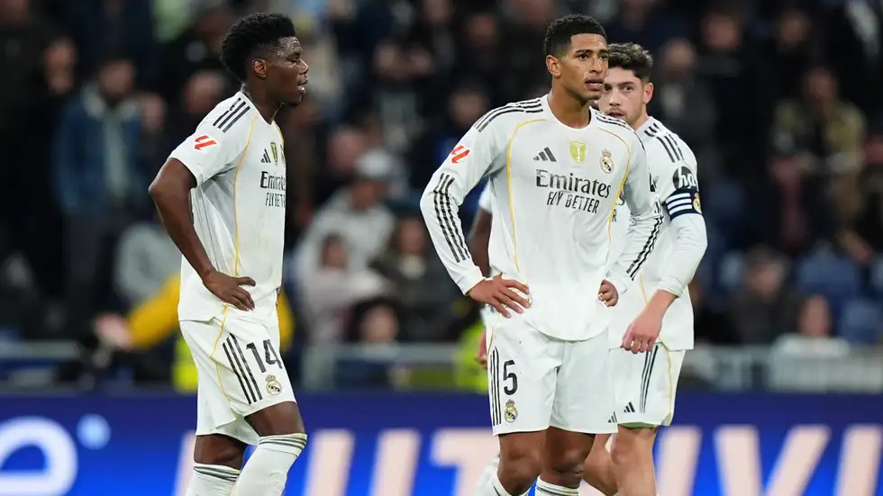 ريال مدريد ‘برميل بارود’ بلا قائد.. صحفي إسباني يشن هجوماً نارياً على فلورنتينو بيريز