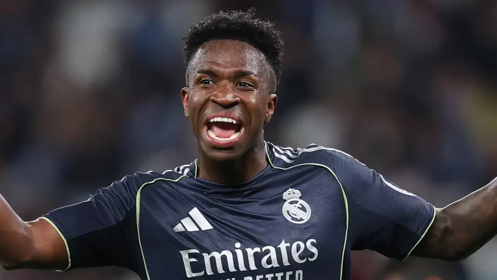 صراع العمالقة: مانشستر سيتي يتربص بـ’فينيسيوس جونيور’ وسط غموض مستقبله مع ريال مدريد