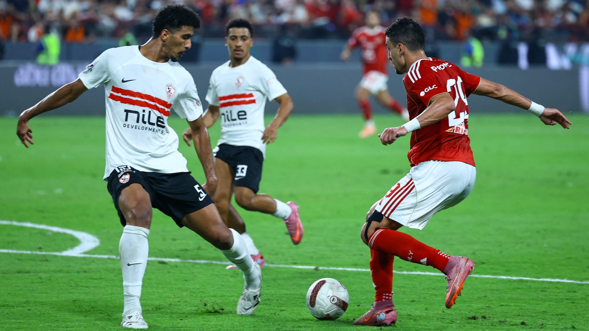 قمة الدوري المصري: هل تحدد مباراة الأهلي والزمالك الحاسمة بطل الموسم؟