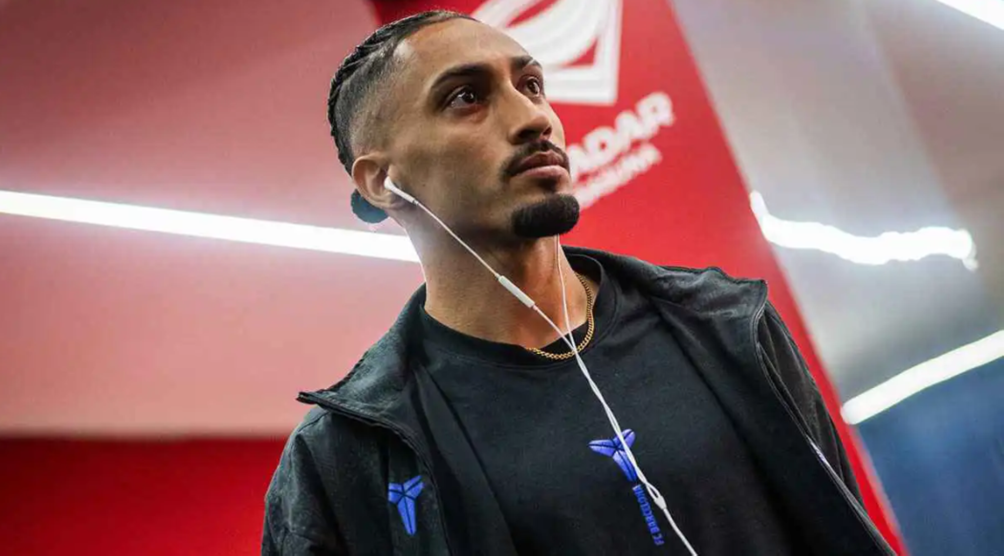 مفاوضات رافينيا والدوري السعودي تتجدد: هل يستسلم برشلونة لإغراء الـ90 مليون يورو؟