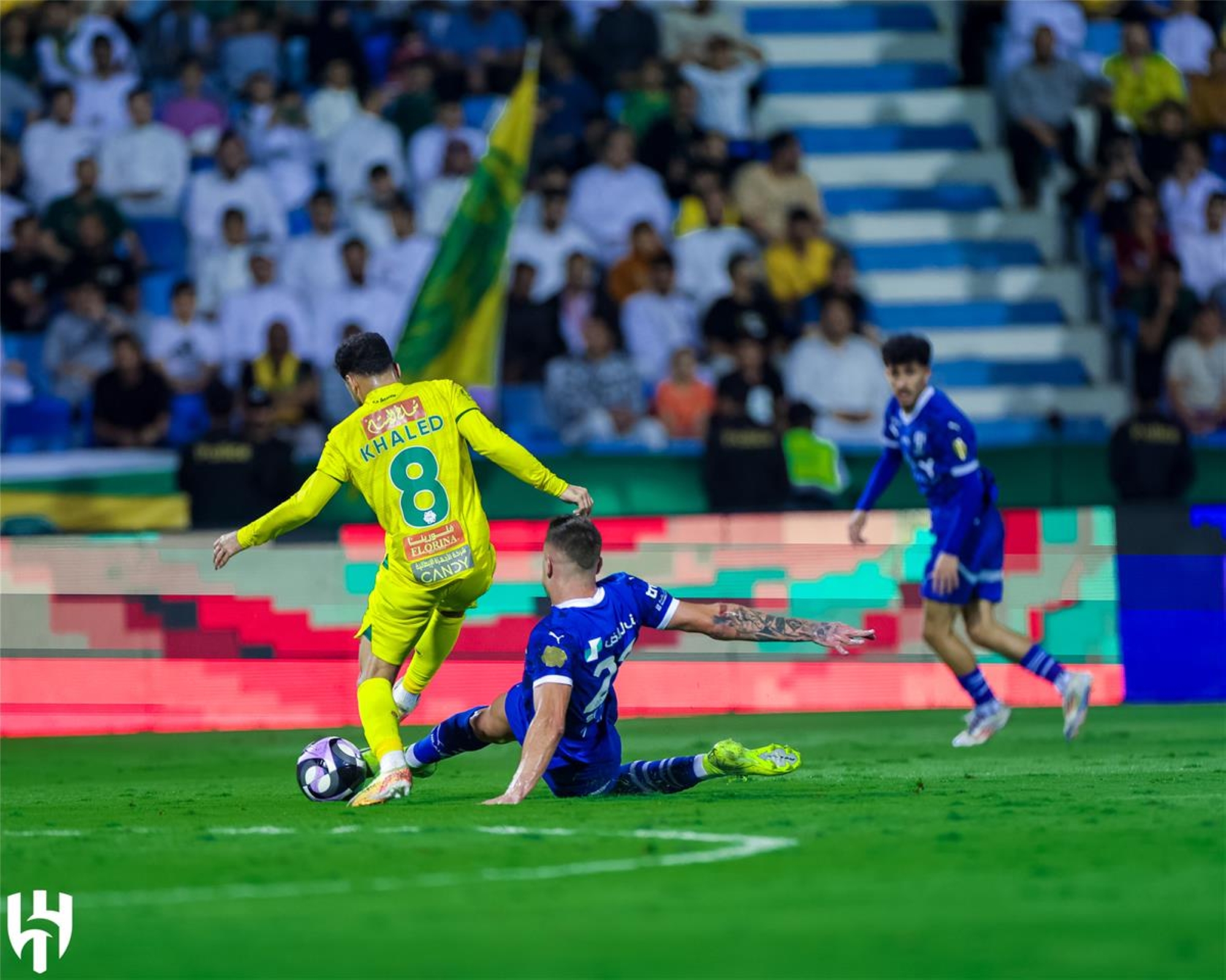 قيادة أوروبية لديربي روشن: طاقم حكام مباراة الهلال والخليج من لاتفيا يقود المواجهة المرتقبة