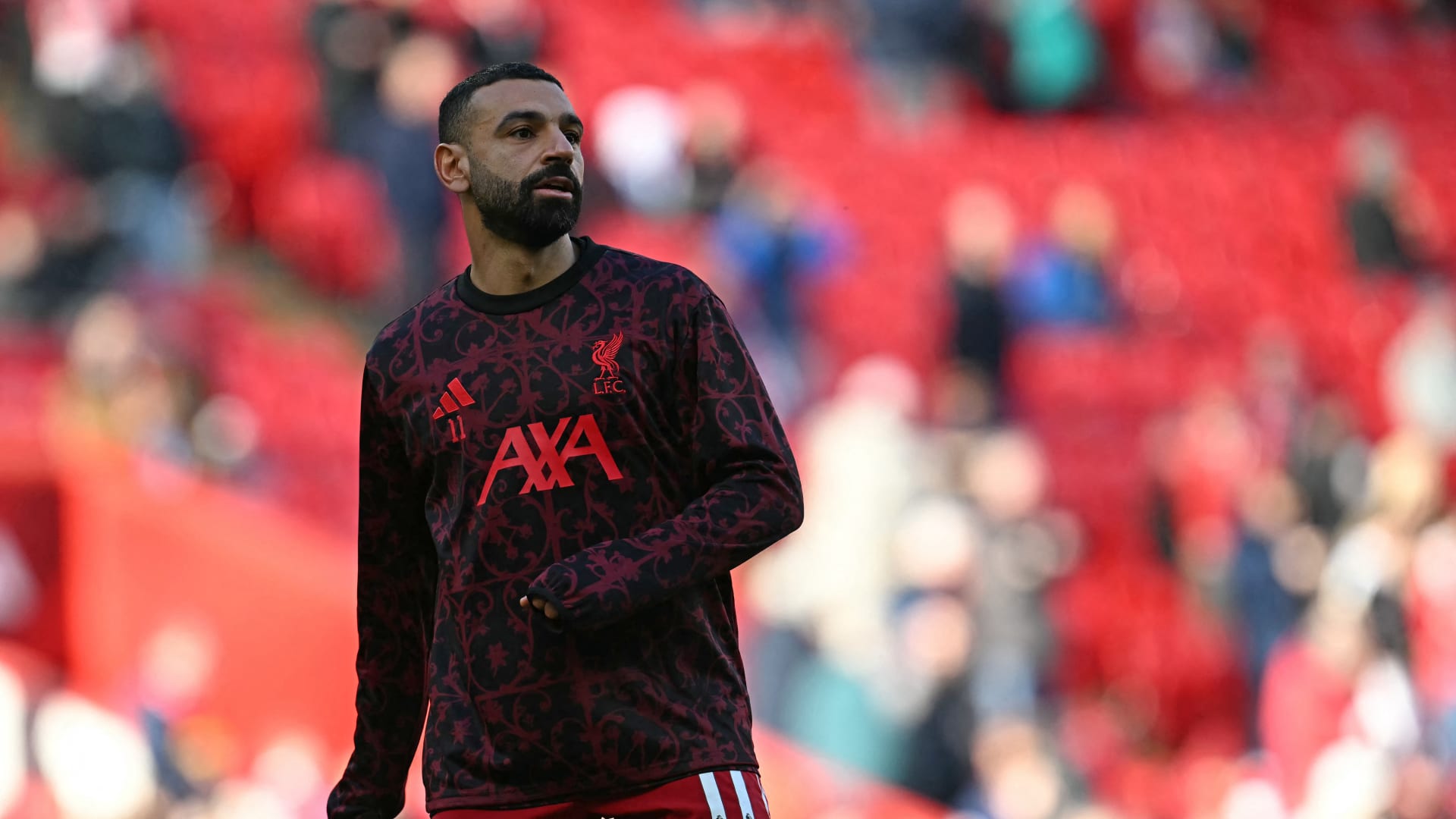 لفتة مؤثرة: محمد صلاح يتفاعل بحميمية مع جماهير ليفربول في وداع غير رسمي