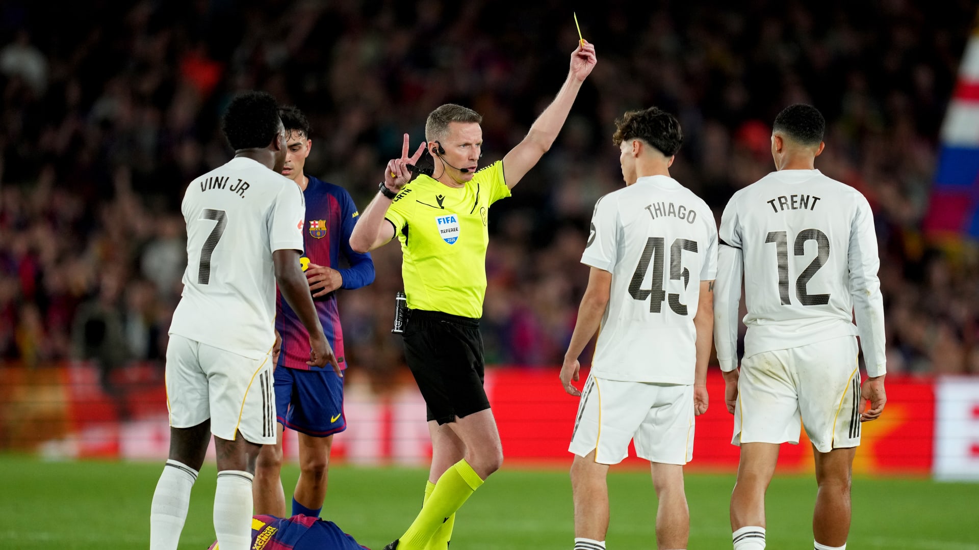 روح رياضية عالية: تهنئة ريال مدريد لبرشلونة بلقب الدوري الإسباني لموسم 2026/2025