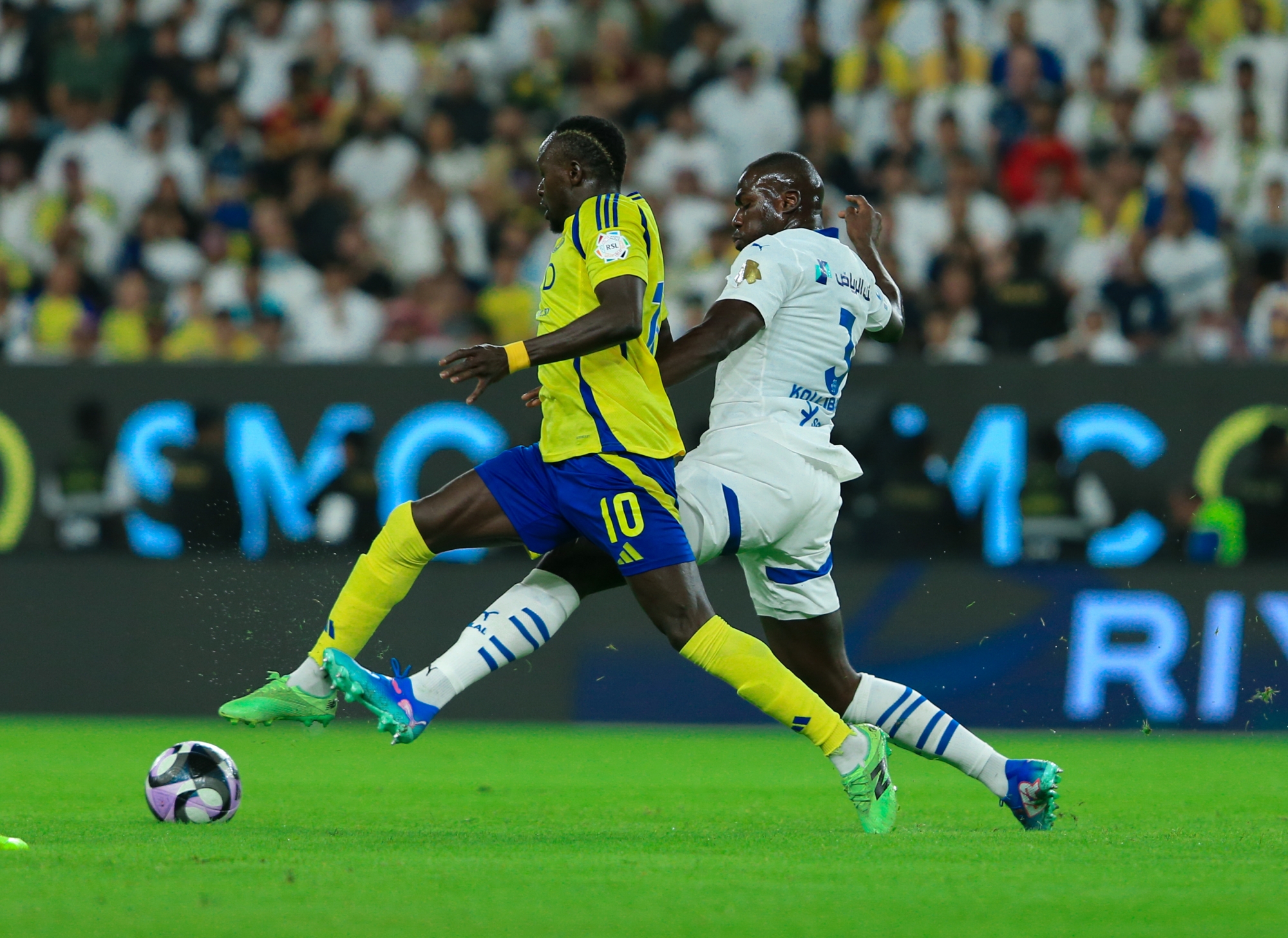 ديربي الرياض المرتقب: كيف يشكل لقاء الهلال والنصر مصير لقب الدوري السعودي؟
