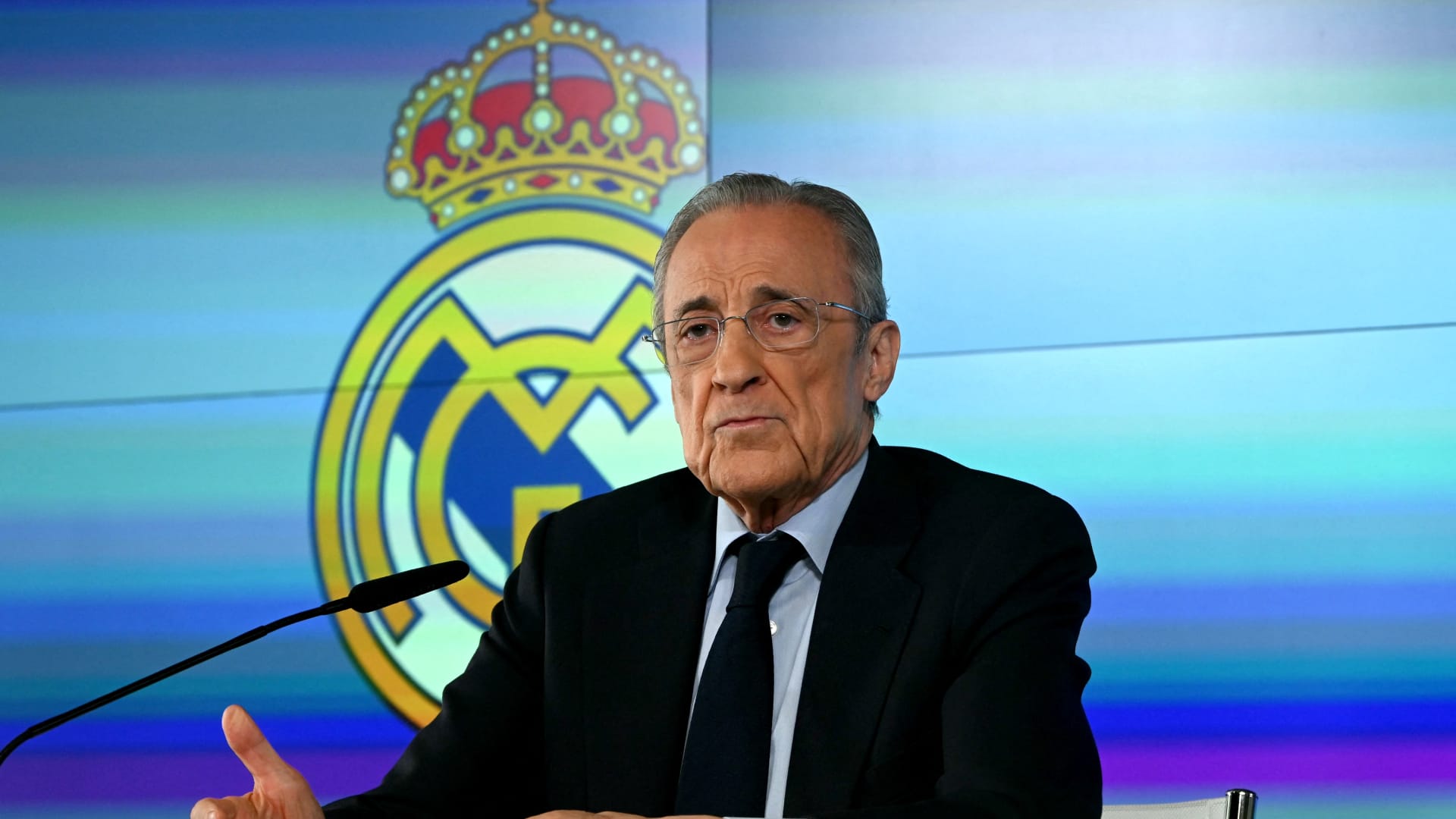 فلورنتينو بيريز يكسر الصمت: نفي استقالته وخططه لمستقبل ريال مدريد تكشف عن تحديات جسيمة!