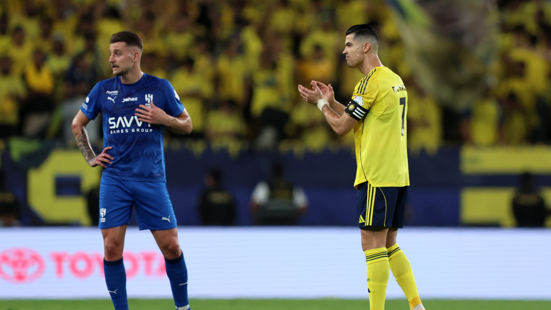 بعد قمة الهلال والنصر المثيرة: كشف معادلة حسم لقب الدوري السعودي لمن يتوج بالدرع؟