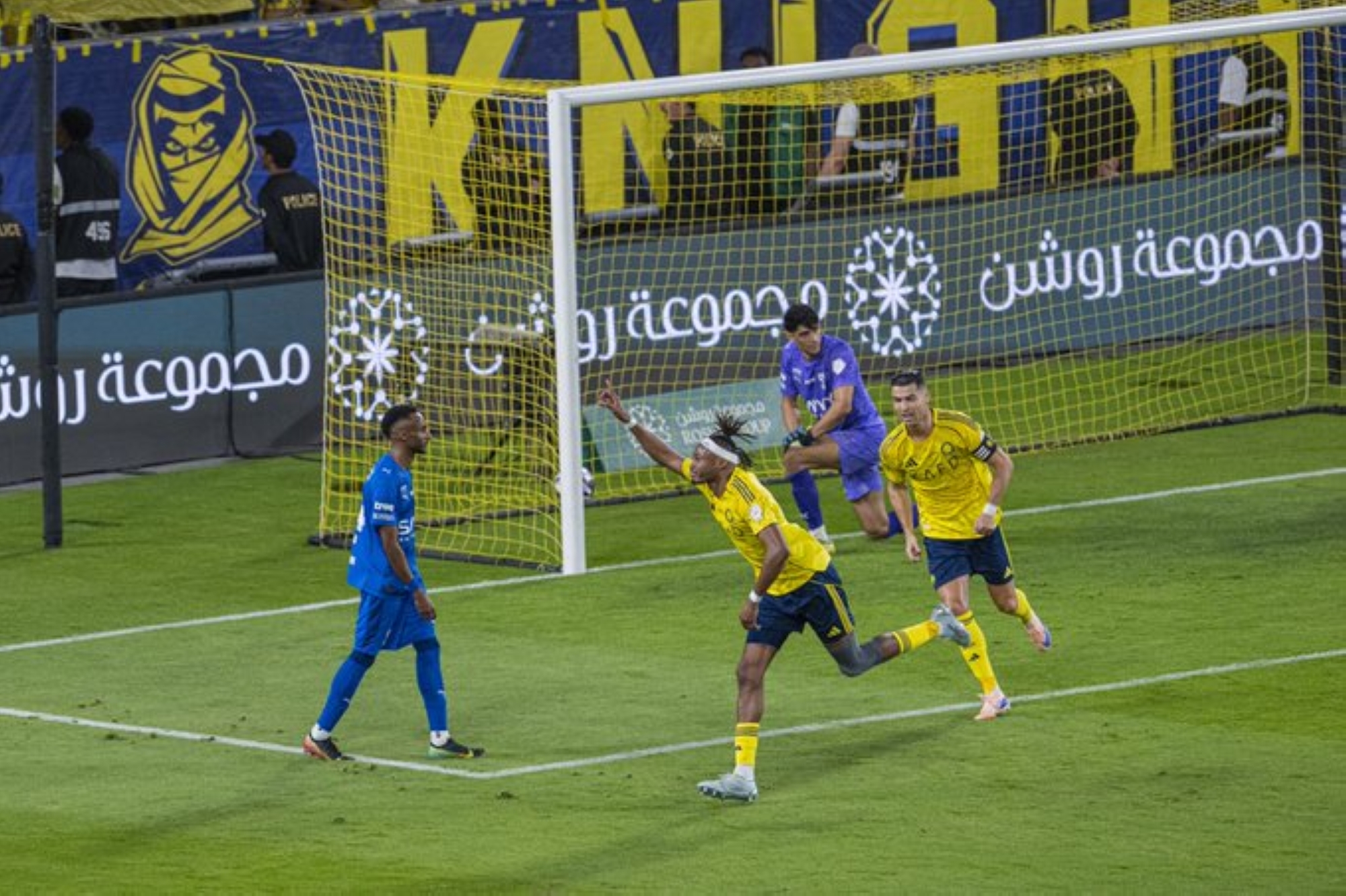 التعادل المثير بين الهلال والنصر يؤجل حسم دوري روشن في قمة نارية