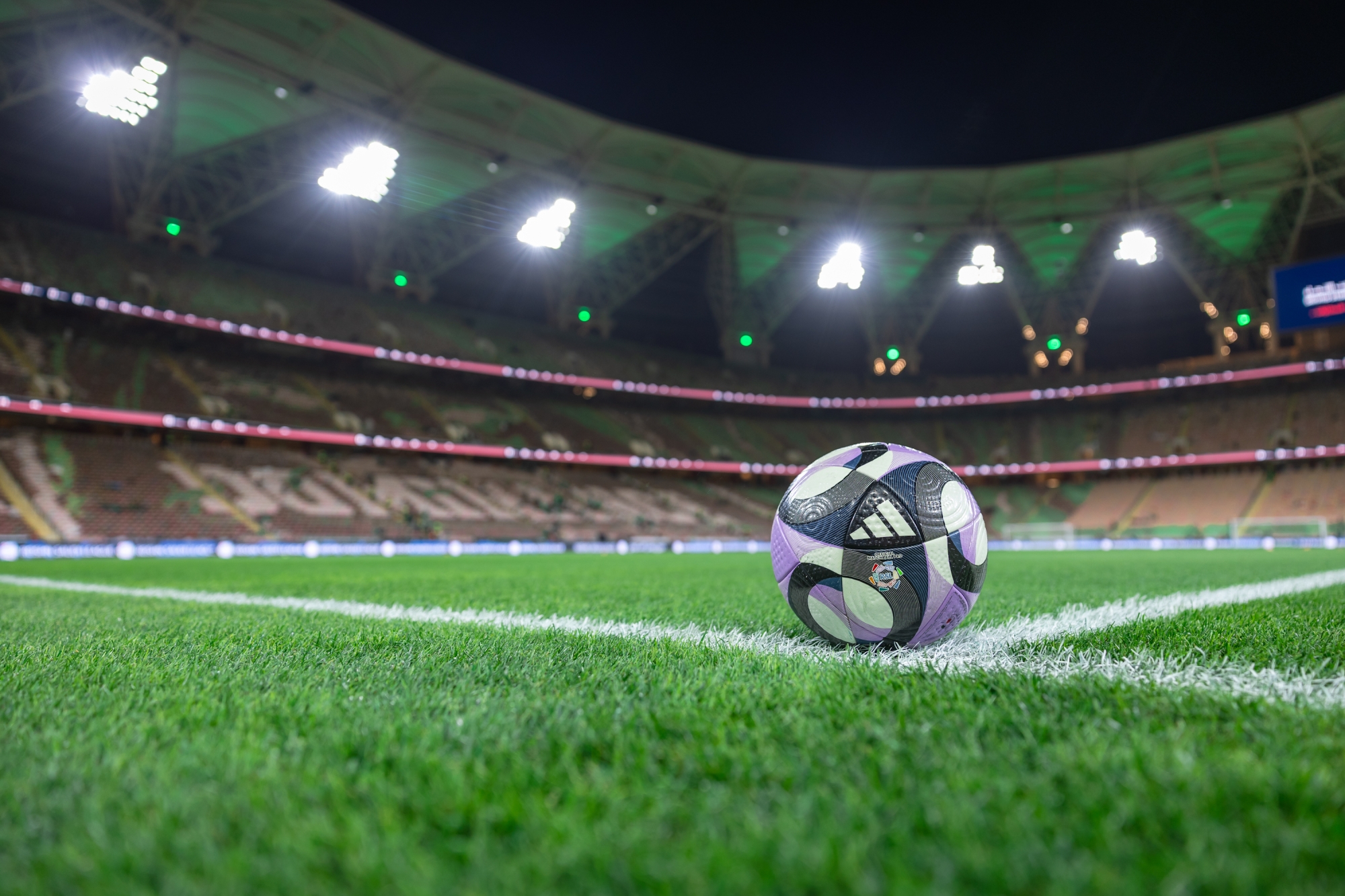 إثارة اللحظات الأخيرة: توقعات الجولة 33 لدوري روشن السعودي ومصير الأندية