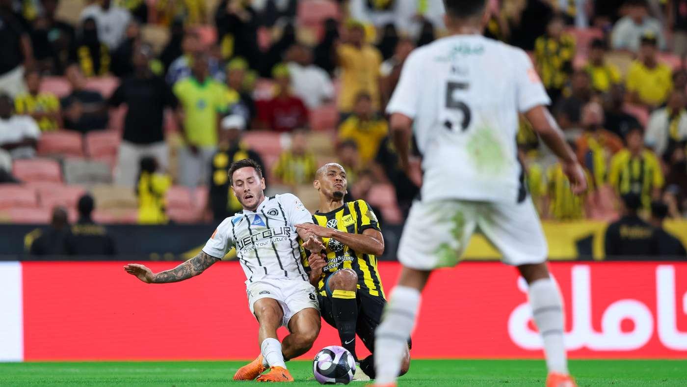 فيديو الشباب ضد الاتحاد يقهر النقص العددي ويسقط العميد بثلاثية