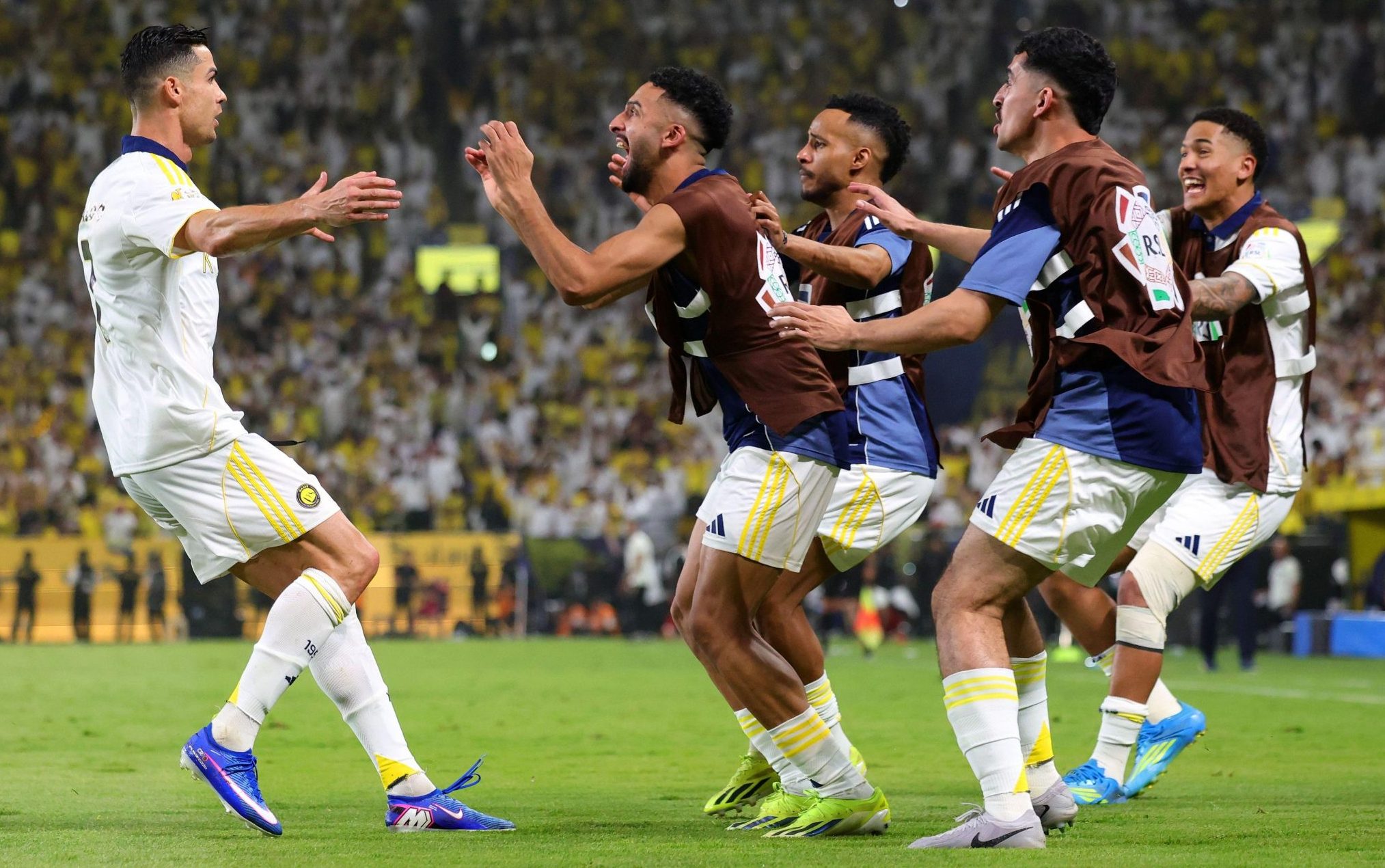 شاهد ملخص وأهداف مباراة النصر ضد ضمك: ليلة تاريخية تتوج العالمي بطلاً لدوري روشن 2026