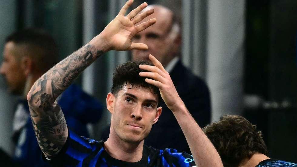 بديل باستوني.. برشلونة يبحث إمكانية التعاقد مع هينكابي مدافع آرسنال