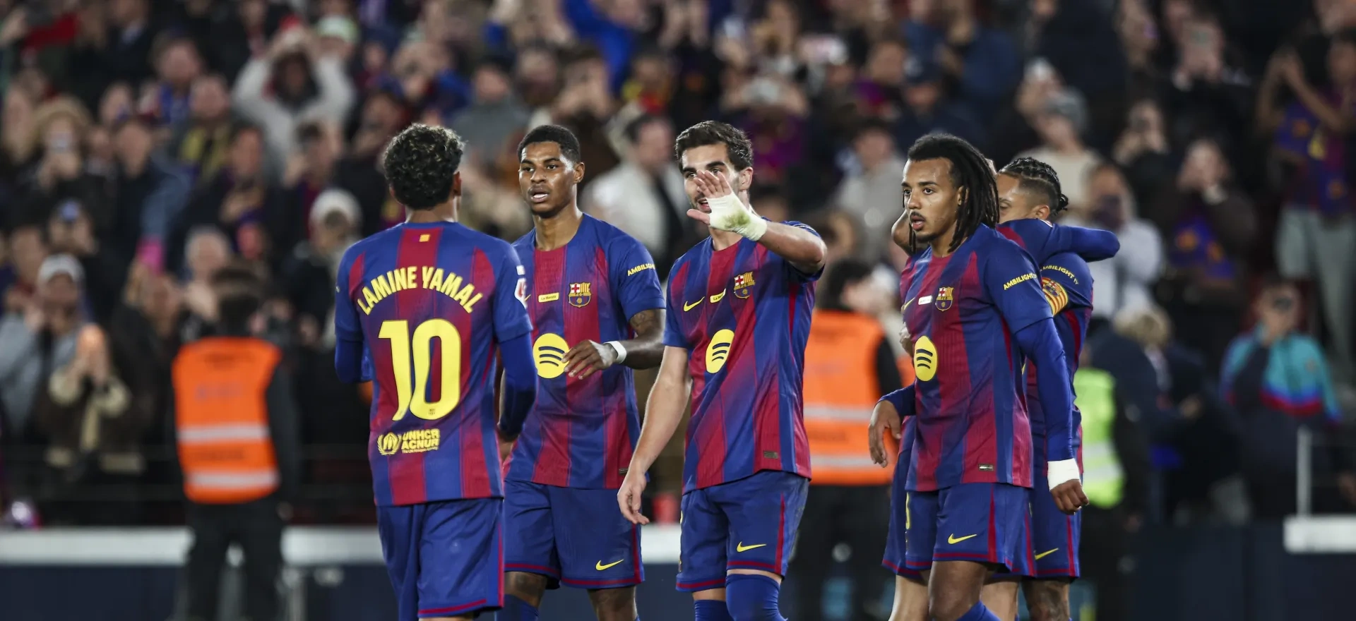 كيف استقبل نجوم برشلونة خبر حادثة ريال مدريد؟ كواليس الغرف المغلقة قبل الكلاسيكو