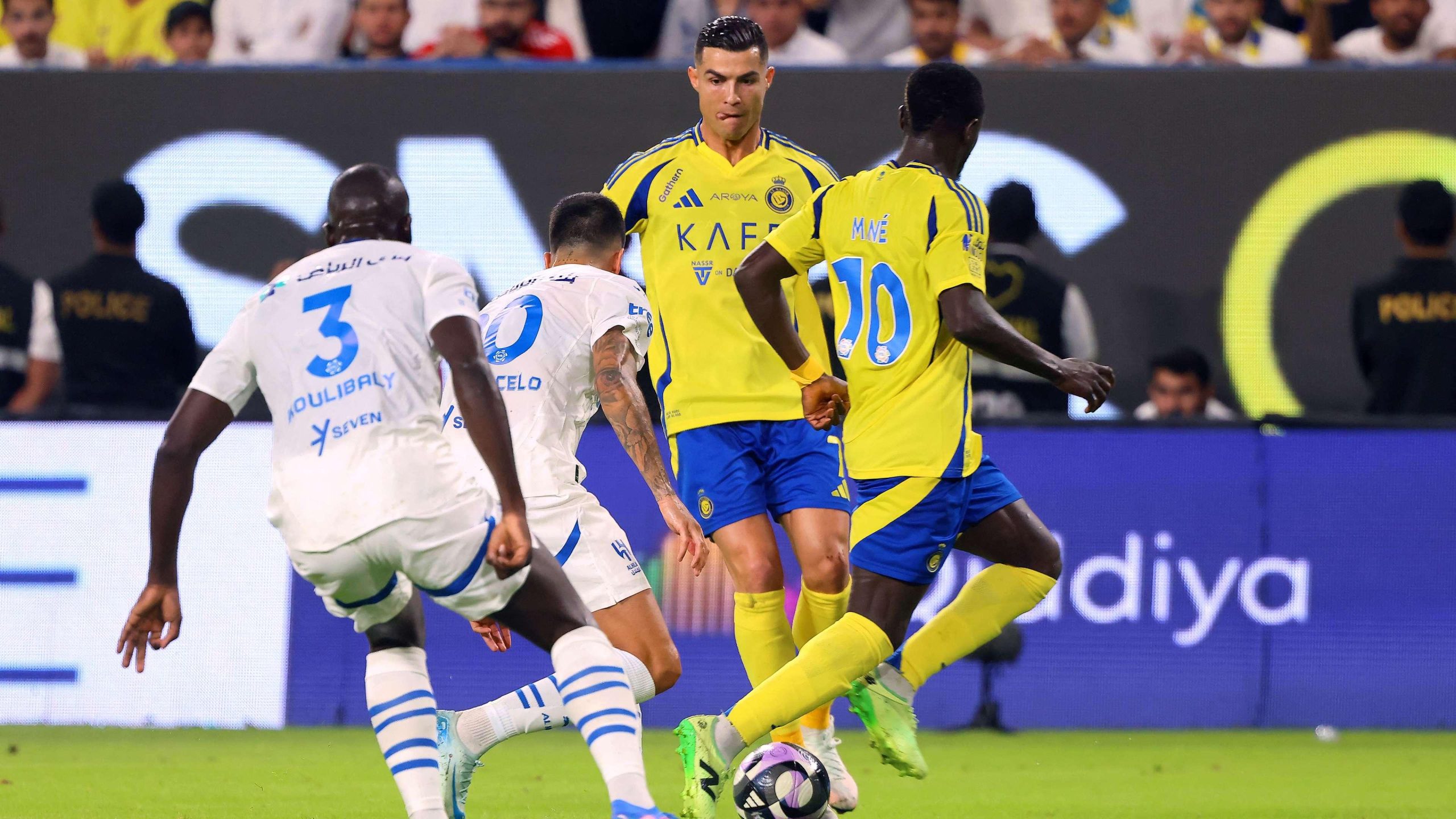 ديربي الرياض الهلال ضد النصر: قصة أعظم عداوة في الملاعب السعودية.. من ملعب الصائغ إلى العالمية!