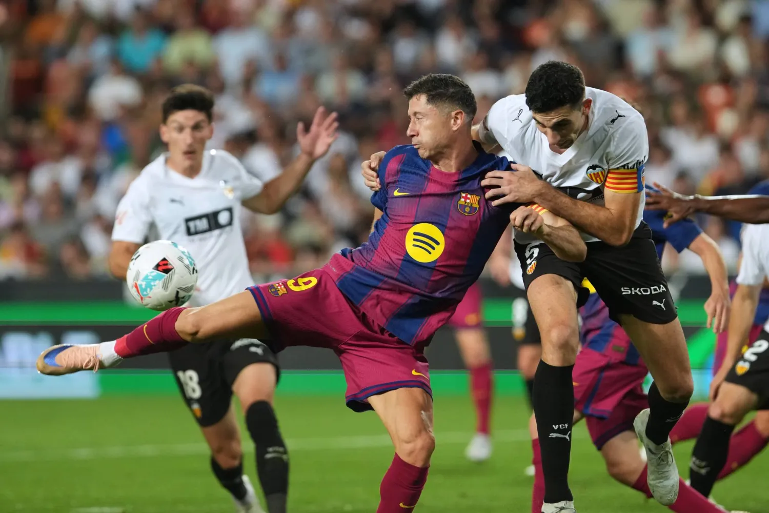 مشاهدة فيديو ملخص مباراة فالنسيا ضد برشلونة في ختام الدوري الإسباني