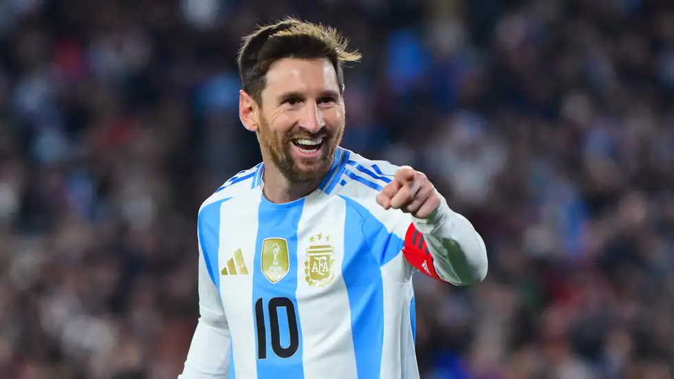 ليونيل ميسي يرشح 4 منتخبات لحصد كأس العالم ودفاعه عن نيمار ولماذا استبعد الأرجنتين؟