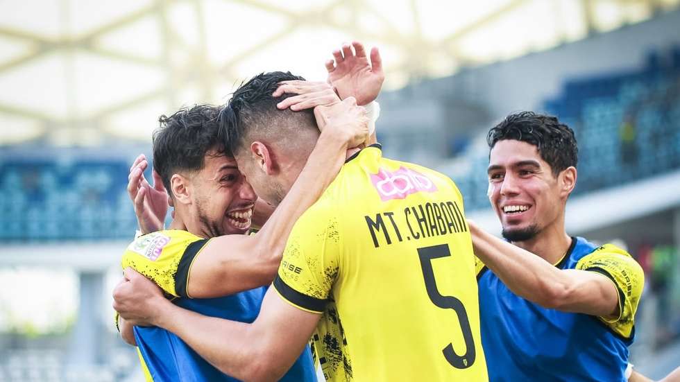 المغرب الفاسي يخطف صدارة الدوري المغربي وسط انهيار الوداد وتعثر الجيش