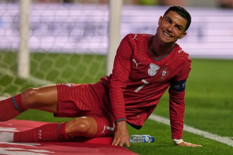 رونالدو يحرج الصحفي مارسيلو بيشلر بسبب ميسي في المونديال