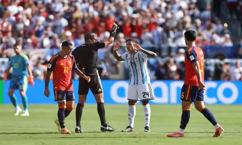 كم لاعب طرد في نهائي كأس العالم قبل إنزو فرنانديز