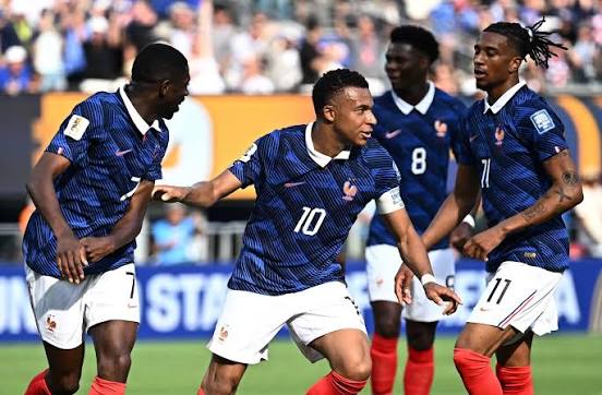 عميل سري في معسكر الديوك.. موريانتس يفضح خطة ديشامب التكتيكية لإسقاط إسبانيا