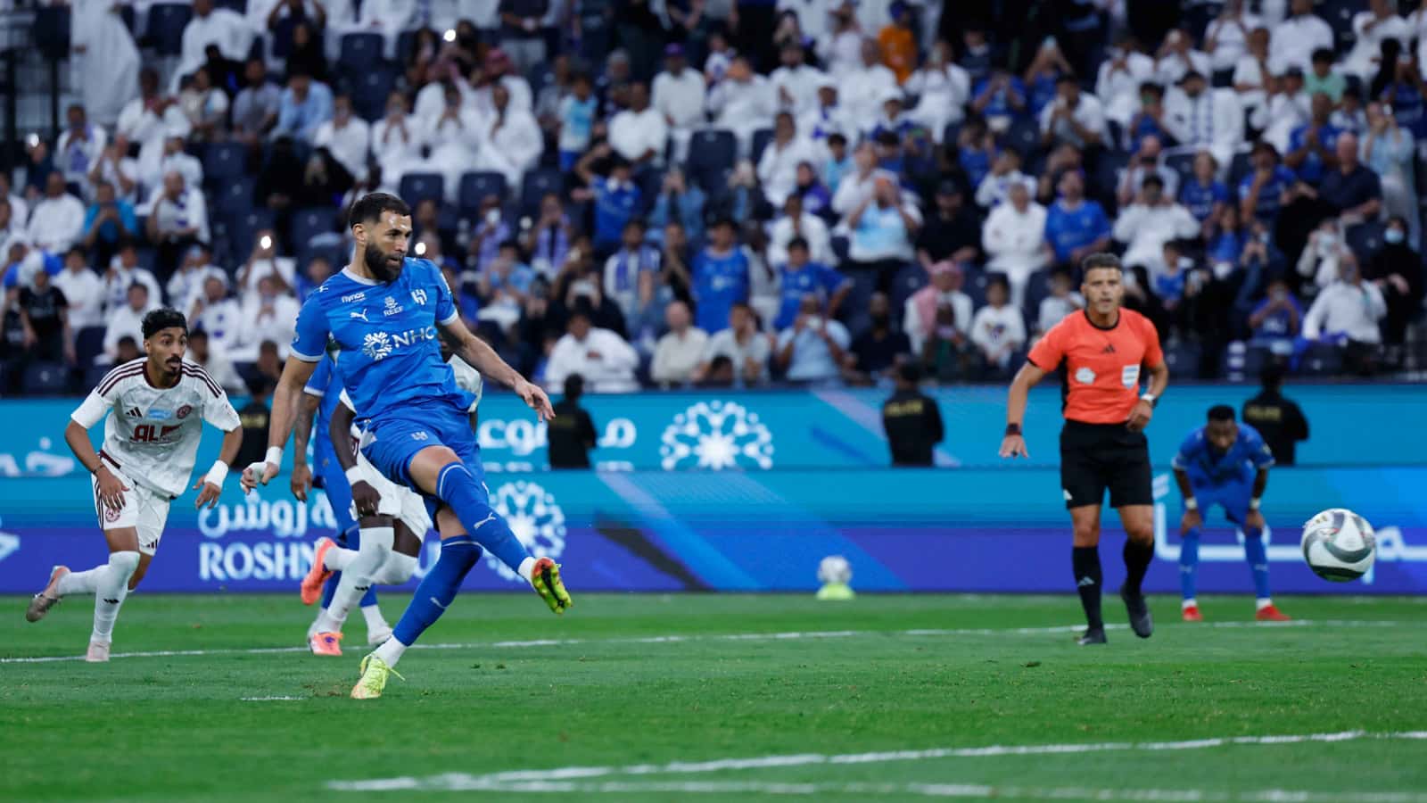 ملخص مباراة الهلال والفيصلي في الدوري السعودي وأهداف اللقاء