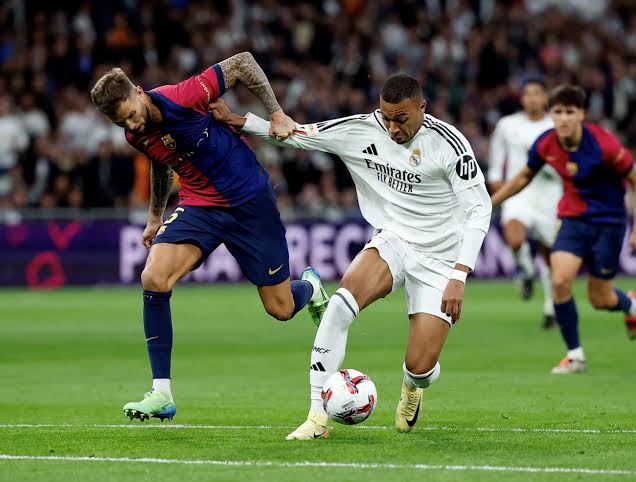 تحليل شامل حول صراع ريال مدريد وبرشلونة بالدوري وكلاسيكو مورينيو وفليك