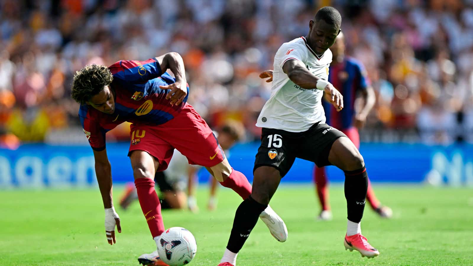 ملخص مباراة فالنسيا ضد برشلونة. والأهداف والترتيب والإحصائيات