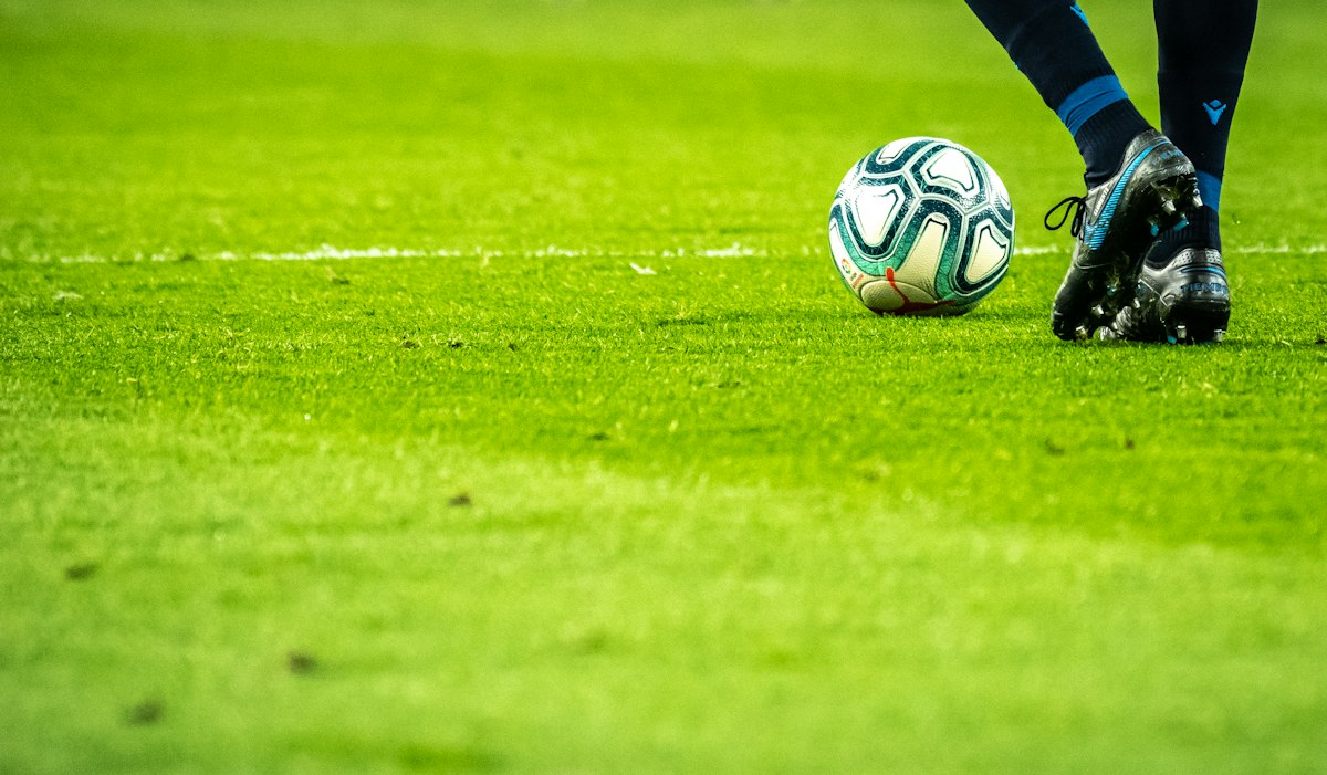 تيباس: ريال مدريد لم يخسر ديربي مدريد بسبب التحكيم.. ودفاع عن حكم المباراة
