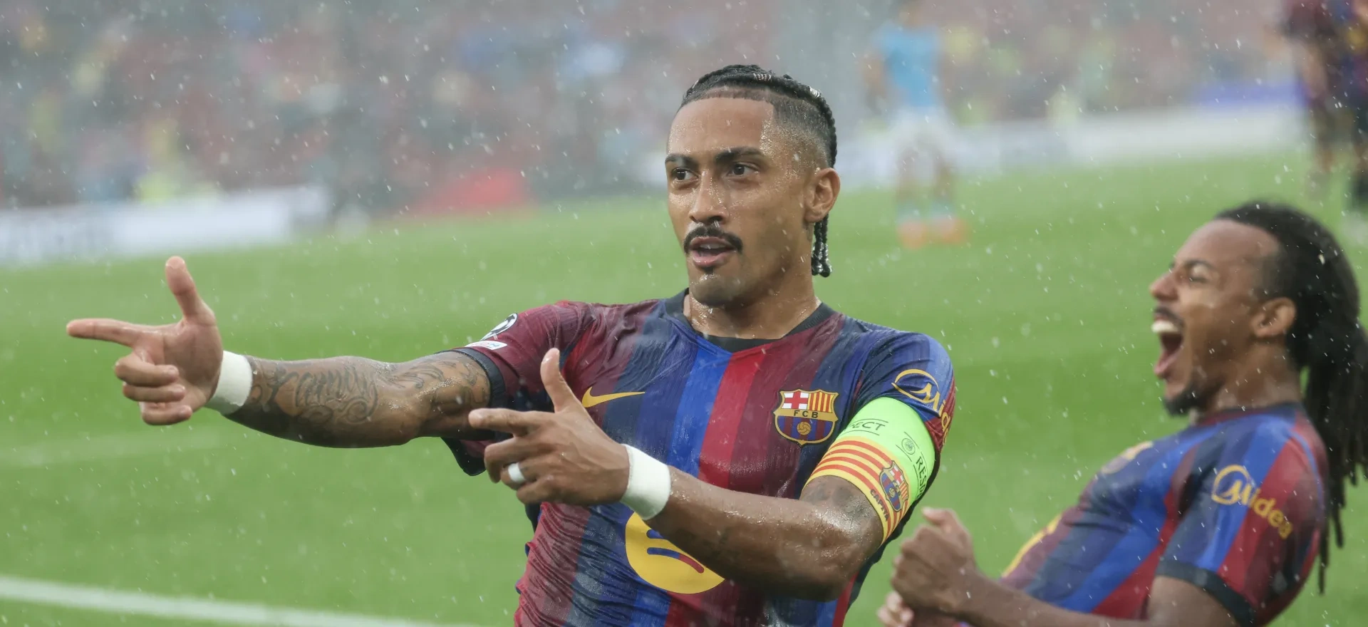 رقم رافينيا القياسي مع برشلونة يحطم أرقام أساطير النادي