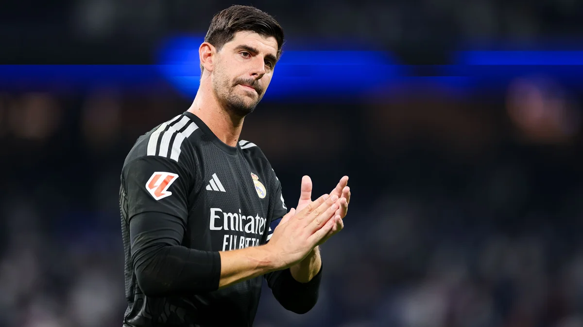 قائمة منتخب بلجيكا الأولى مع مارك فان بوميل وموقف تيبو كورتوا ودي بروين