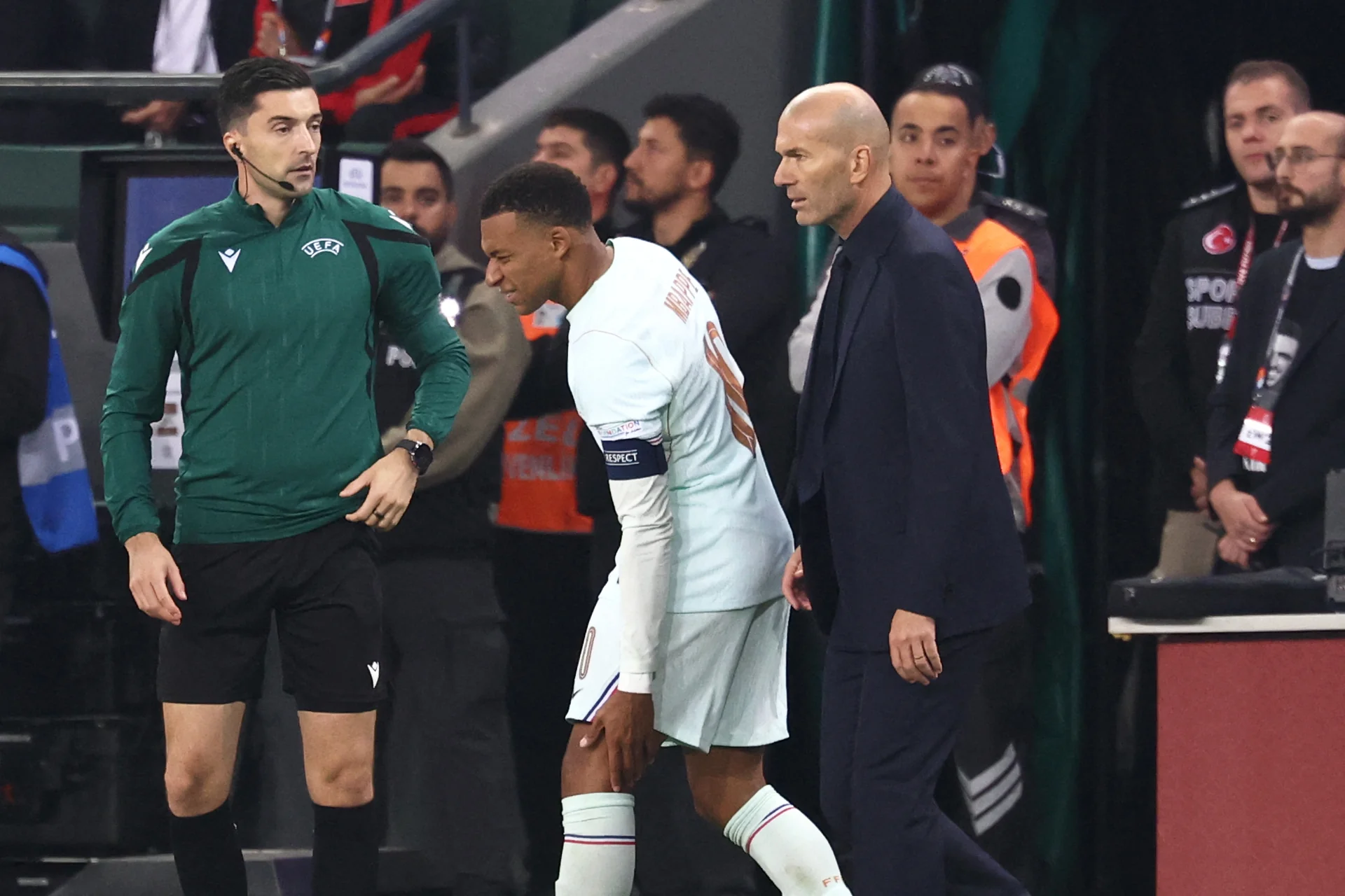 إصابة كيليان مبابي تعكر صفو الانطلاقة الناجحة لزيدان مع منتخب فرنسا