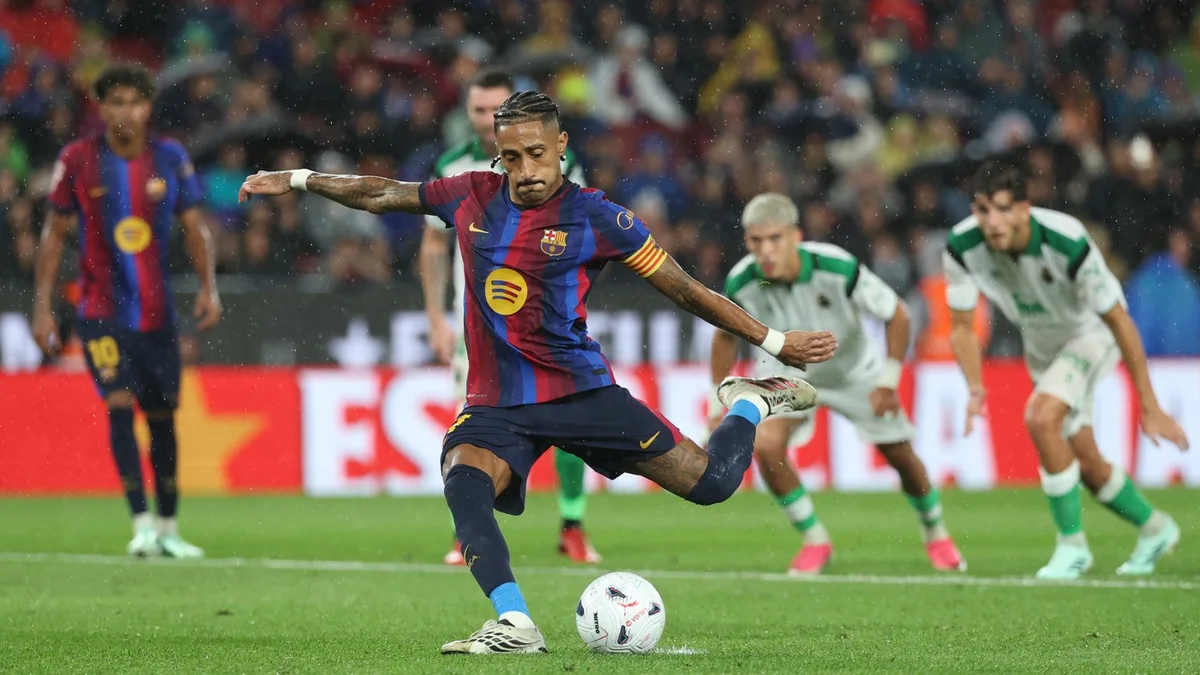 تألق رافينيا مع برشلونة.. هاتريك وتقييم مثالي بـ 10 درجات في ليلة سباعية الليغا