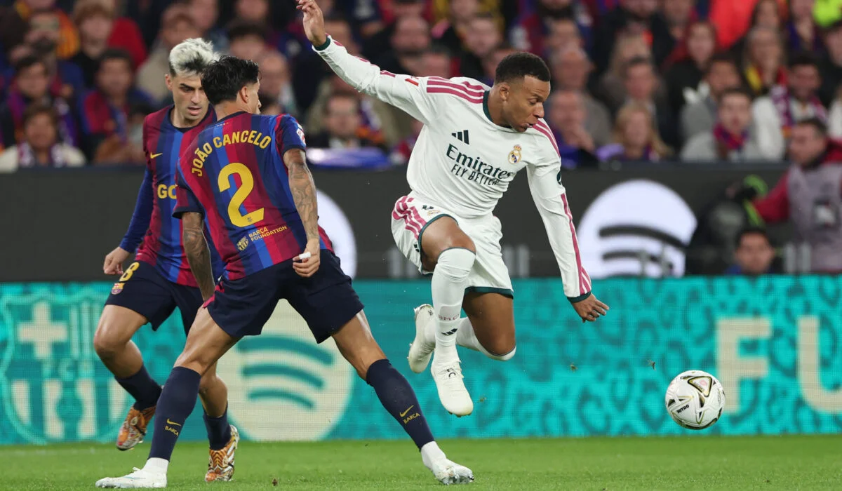 ملخص مباراة برشلونة وريال مدريد.. النتيجة والأهداف وثنائية مبابي في الكلاسيكو والإحصائيات