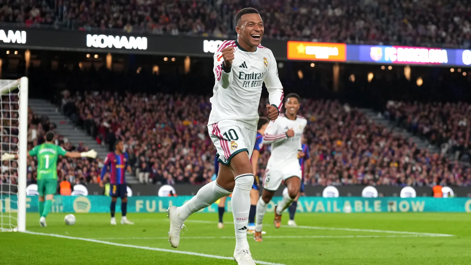 مبابي يلدغ برشلونة.. تفاصيل هدف تقدم ريال مدريد في كلاسيكو الأرض