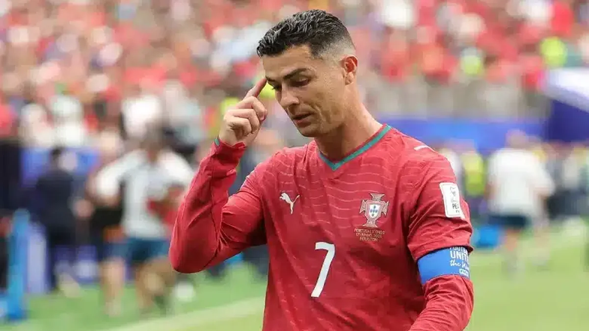 صدمة جماهيرية لمنتخب البرتغال بعد مغادرة كريستيانو رونالدو.. خسارة وتلويح بالاعتزال