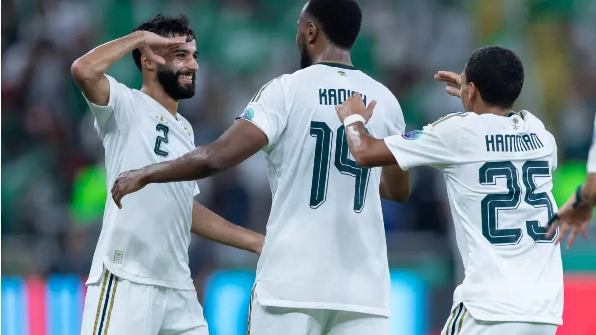 تسريبات التشكيل الأساسي للمنتخب السعودي ضد قطر.. مفاجآت مدوية من دونيس في المربع الذهبي